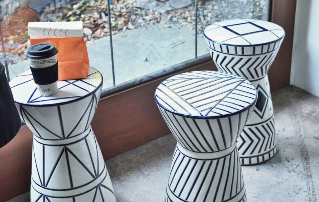 3タイプから選択可能な陶器椅子スツール