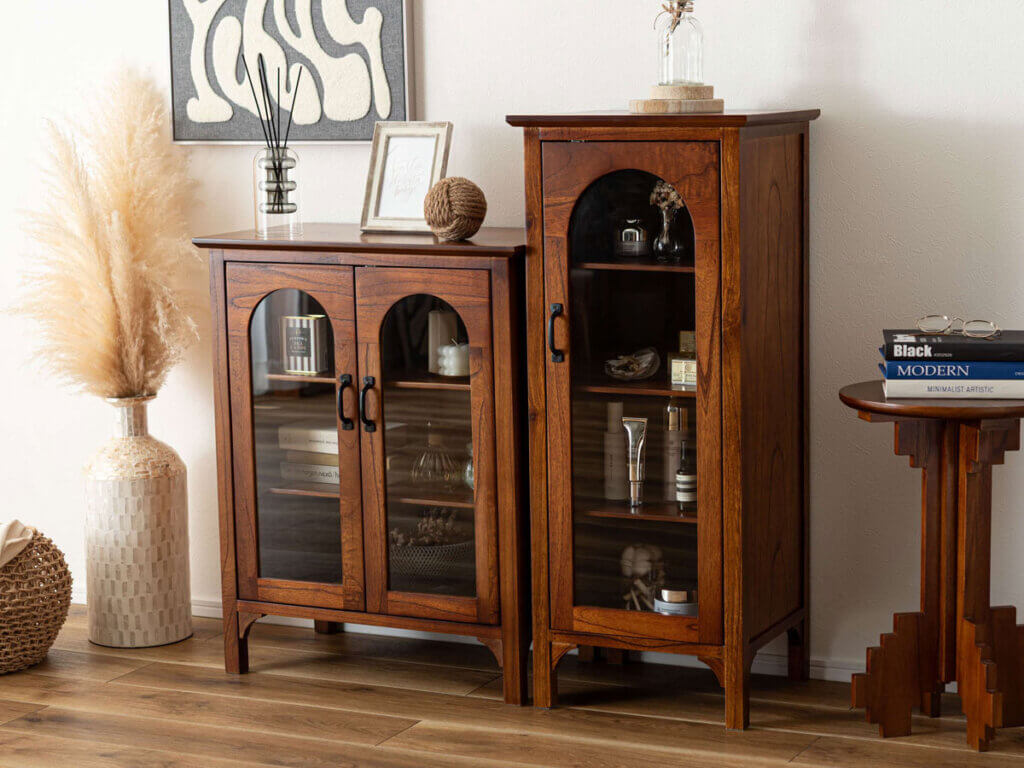 アーチ扉のキャビネット 2タイプ