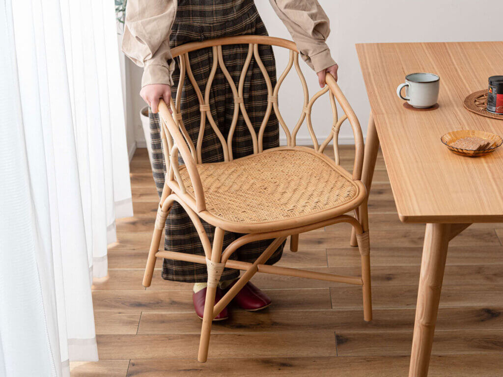 ラタンチェア　軽量