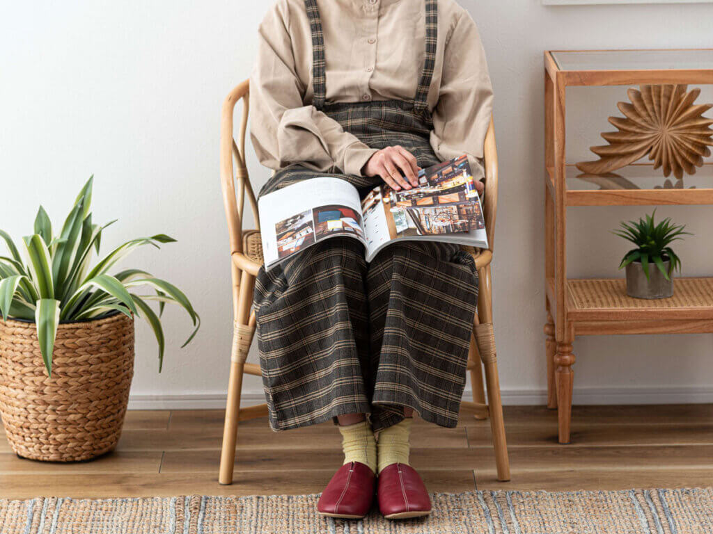 ラタンチェア　使用イメージ　ナチュラル